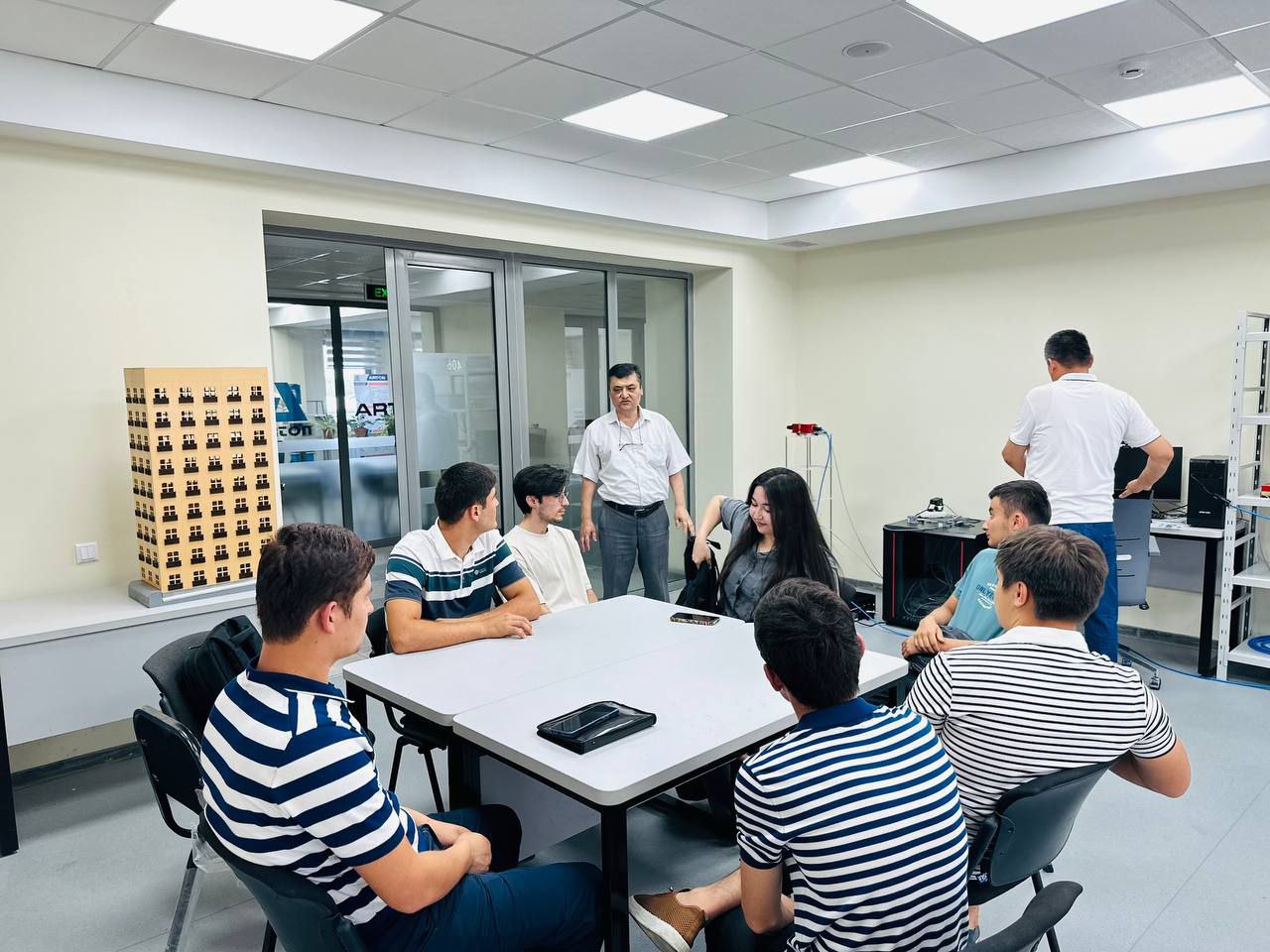 “Dolzarb 90 kun” dasturi doirasida “Bir talabaga – bir loyiha” o‘quv akseleratsiya dasturi asosida amaliy seminar-trening o‘tkazildi