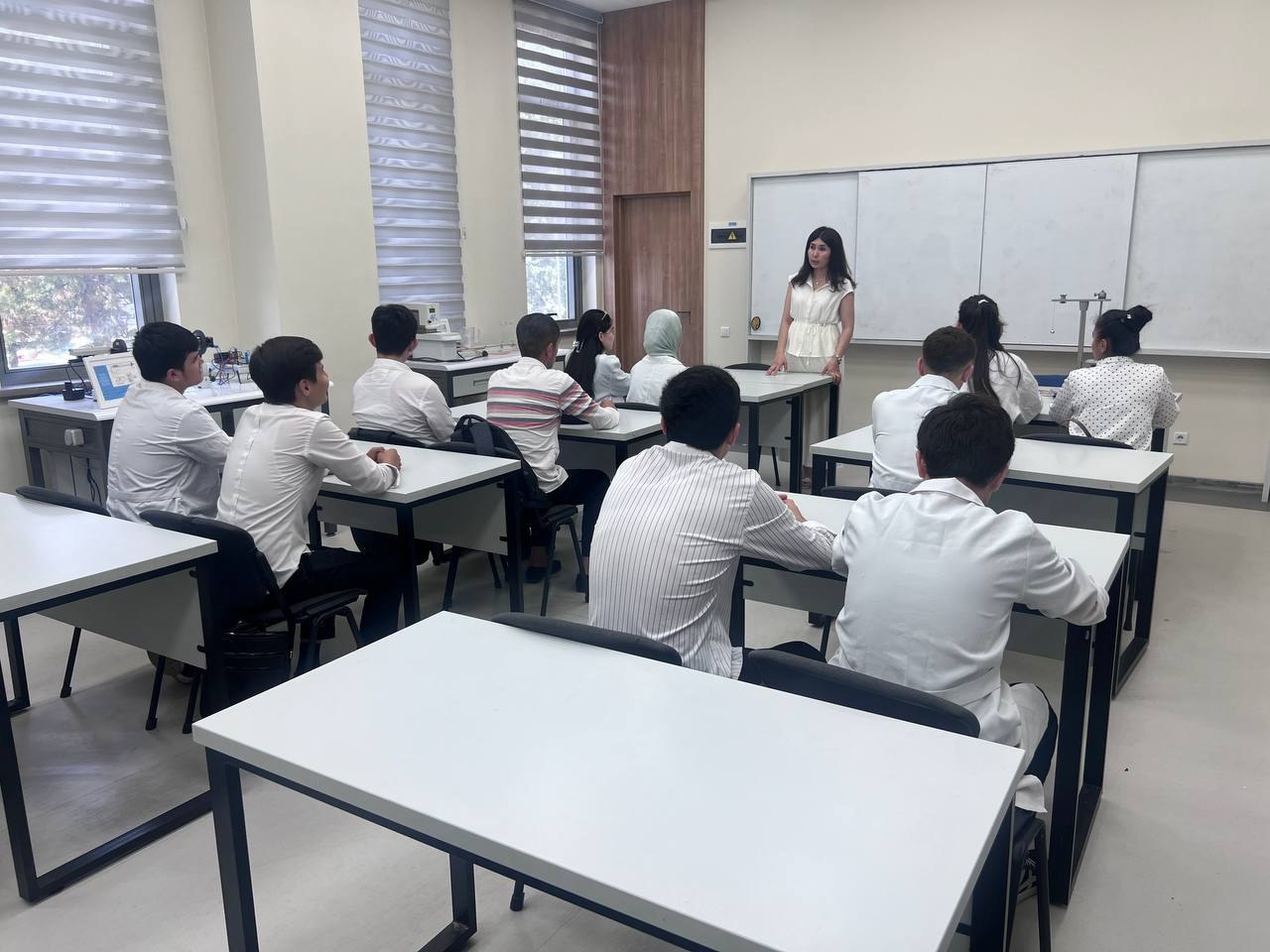Toshkent arxitektura-qurilish universitetida "Dolzarb 90 kun" loyihasi doirasida "Amaliy fizika laboratoriyasi" va "Amaliy kimyo laboratoriyasi" to'garaklari davom etmoqda