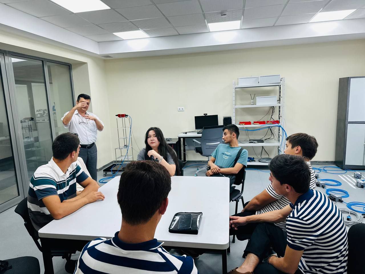 “Dolzarb 90 kun” dasturi doirasida “Bir talabaga – bir loyiha” o‘quv akseleratsiya dasturi asosida amaliy seminar-trening o‘tkazildi