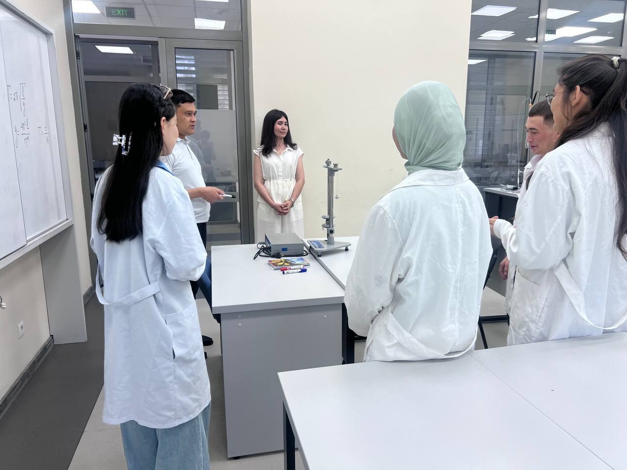 Toshkent arxitektura-qurilish universitetida "Dolzarb 90 kun" loyihasi doirasida "Amaliy fizika laboratoriyasi" va "Amaliy kimyo laboratoriyasi" to'garaklari davom etmoqda