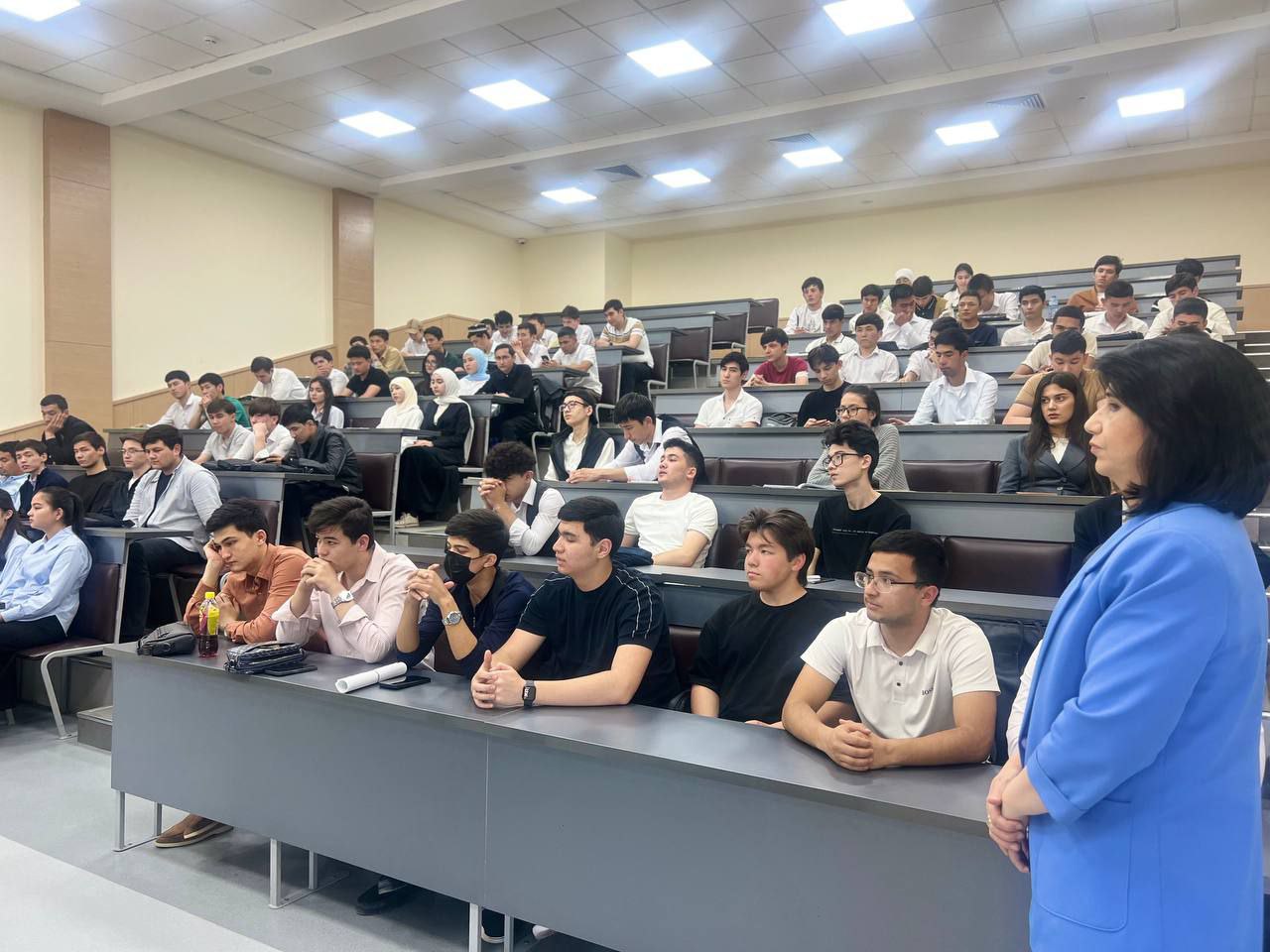 Toshkent arxitektura-qurilish universitetida "Dolzarb 90 kun" loyihasi doirasida adabiy badiiy kecha o'tkazildi