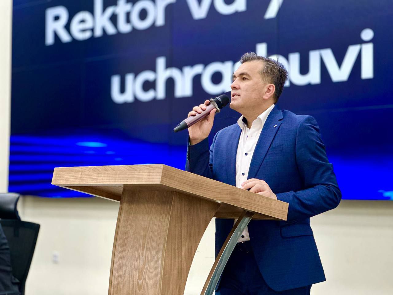 "Rektor va yoshlar uchrashuvi"