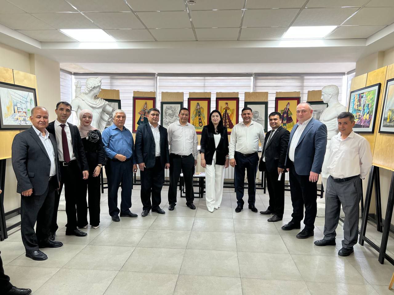 Toshkent arxitektura-qurilish universitetida “Bahor nafasi talabalar nigohida” ko‘rgazmasi ochildi