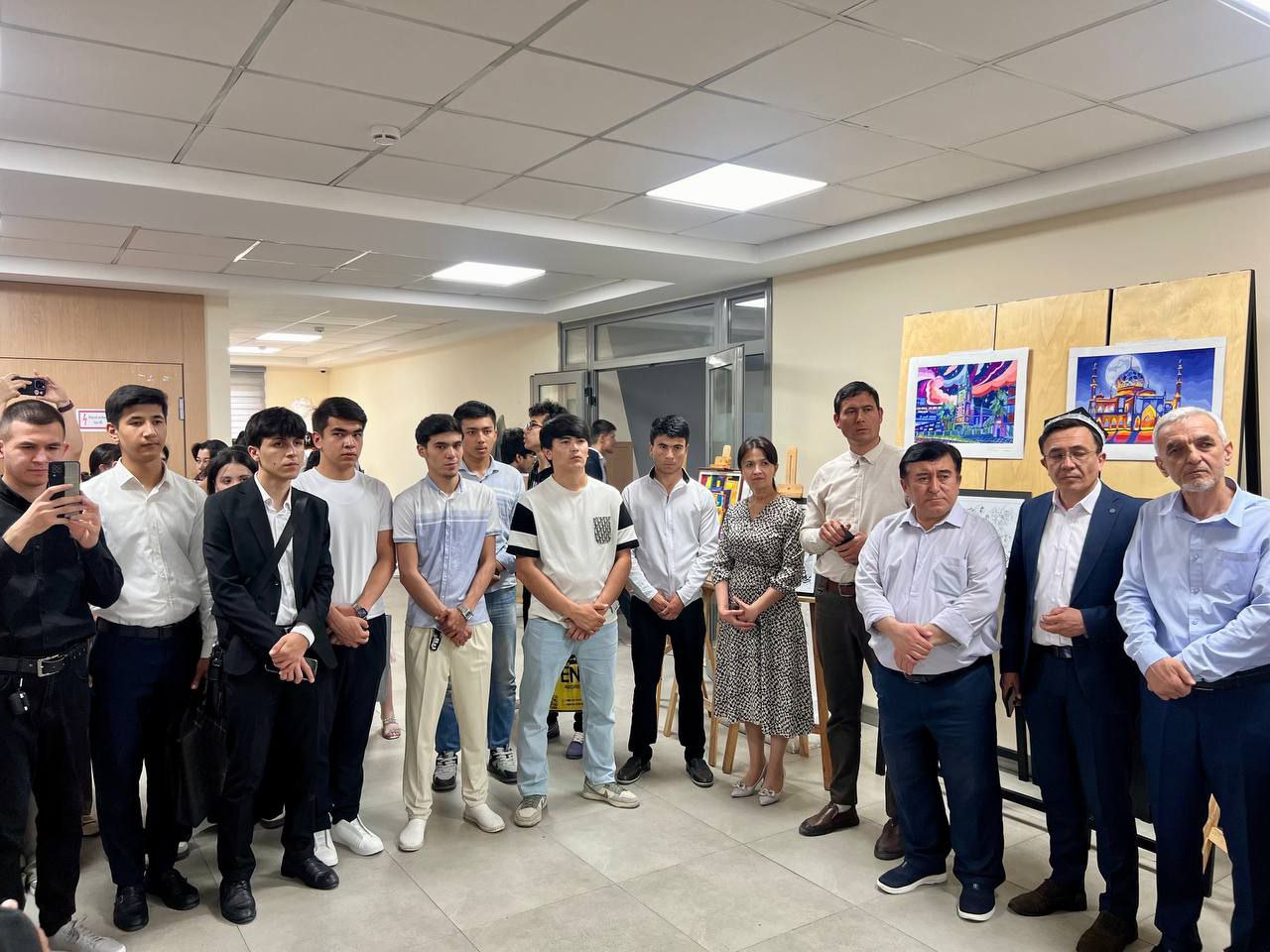 Toshkent arxitektura-qurilish universitetida “Bahor nafasi talabalar nigohida” ko‘rgazmasi ochildi