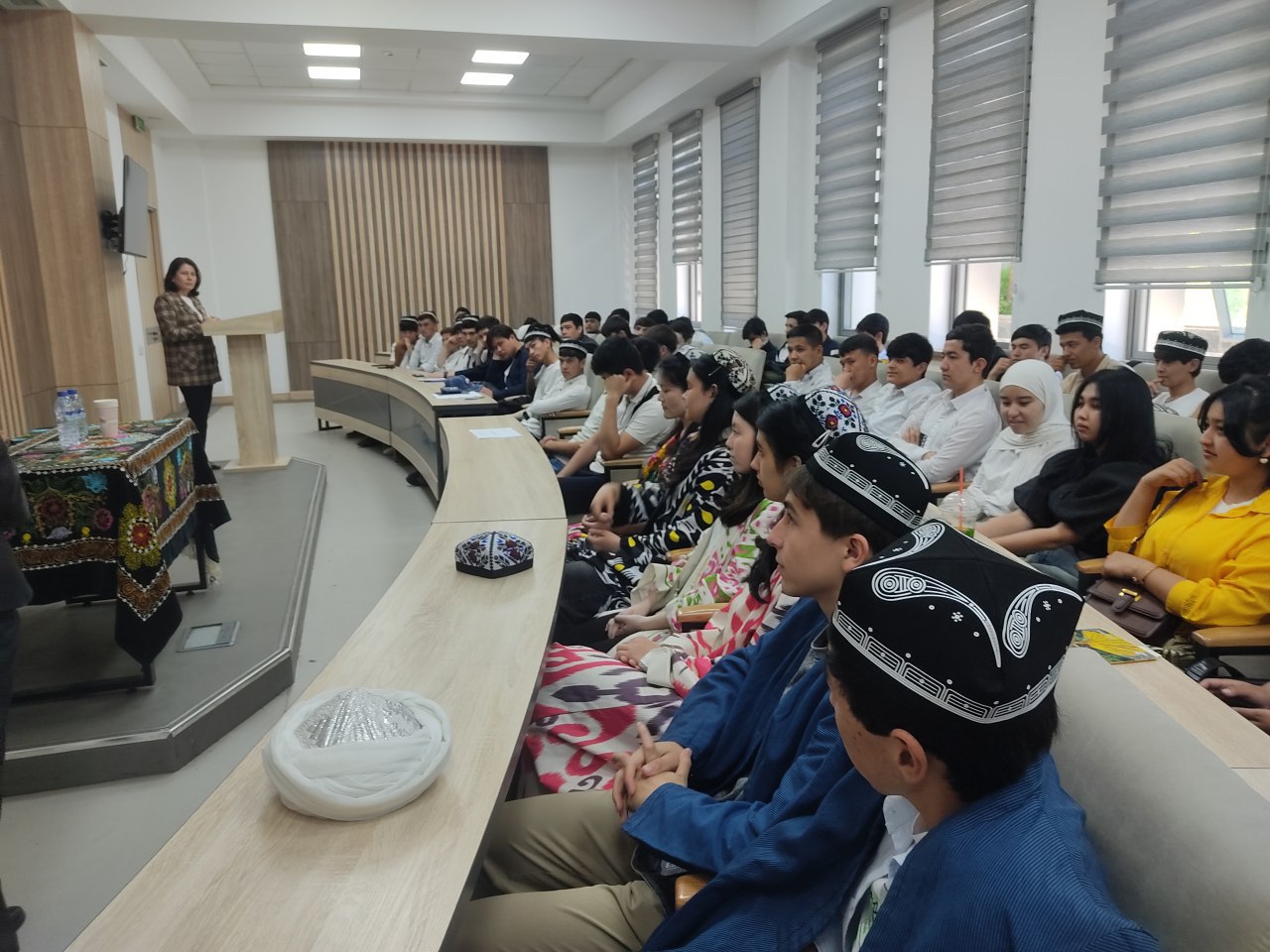 Toshkent arxitektura-qurilish universiteti "Qurilish" fakultetida talabalar va tyutorlar ishtirokida "Milliy tarix va milliy qadriyatlar" mavzusida davra suhbati oʻtkazildi