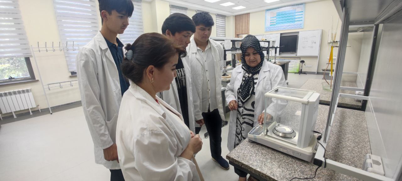 TAQU da "Amaliy kimyo laboratoriyasi" va "Amaliy fizika laboratoriyasi" toʻgaraklari yoʻlga qoʻyilgan