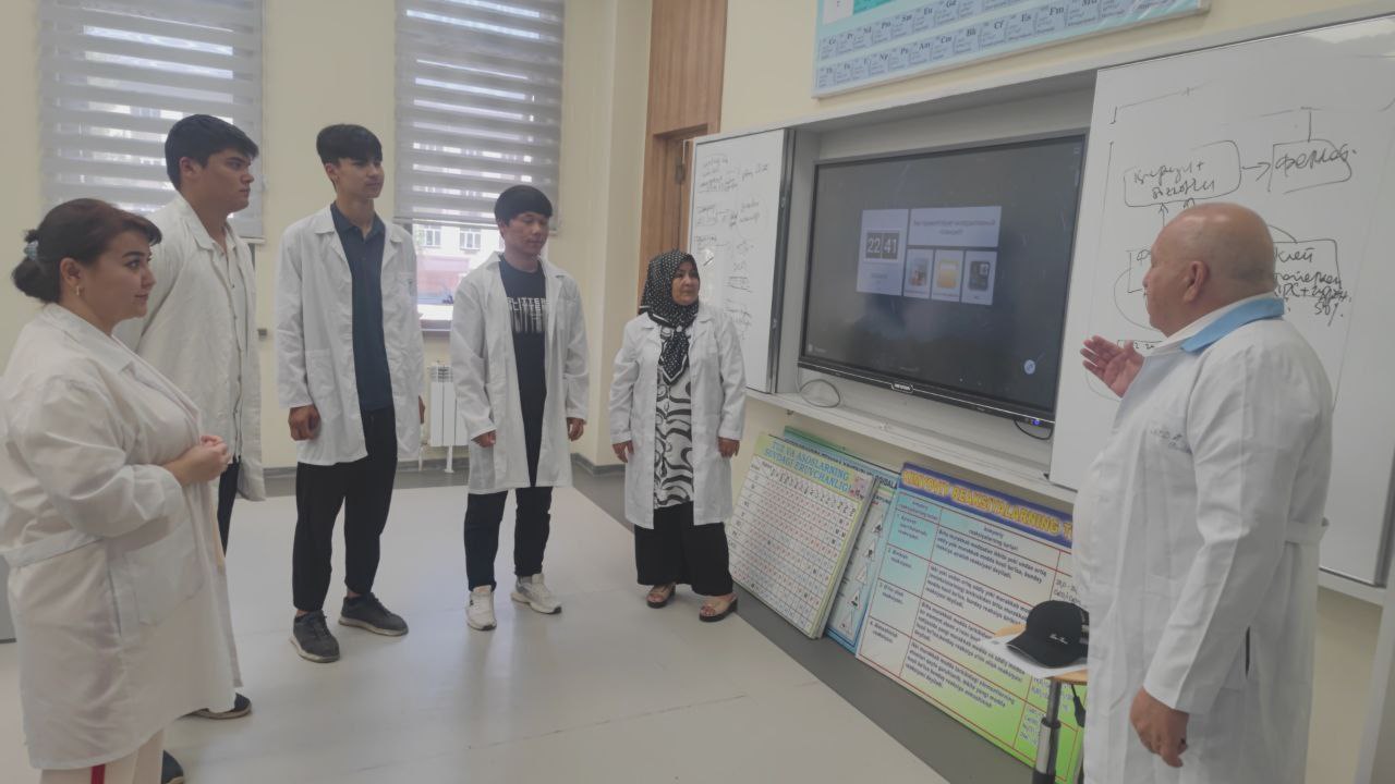 TAQU da "Amaliy kimyo laboratoriyasi" va "Amaliy fizika laboratoriyasi" toʻgaraklari yoʻlga qoʻyilgan