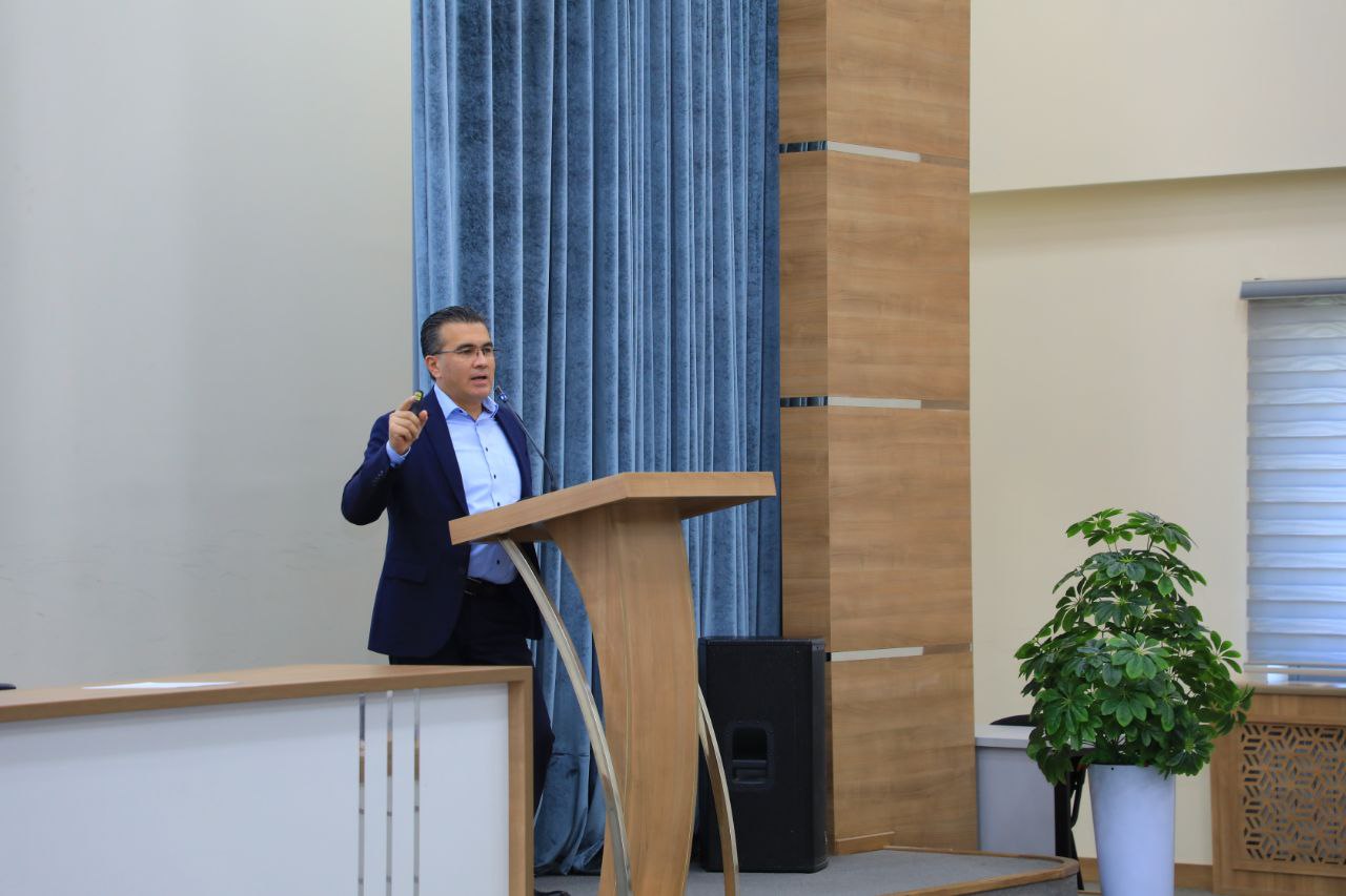 2025-yil 1-iyul kuni O‘zbekiston Respublikasi Prezidenti tomonidan qabul qilingan PQ–209-sonli qaror ijrosini ta’minlash maqsadida universitetda professor-o‘qituvchilar va bo‘lim boshliqlari ishtirokida yig‘ilish o‘tkazildi
