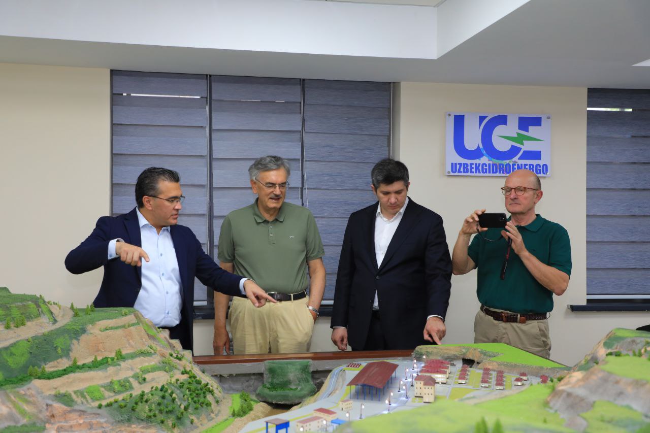 Yangi O‘zbekiston universiteti rektori va prorektori Toshkent arxitektura-qurilish universitetiga tashrif buyurdi
