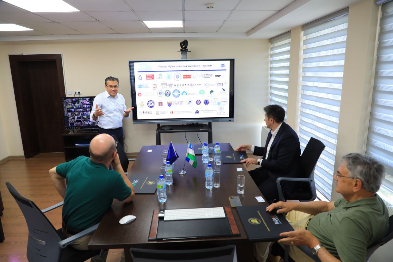 Yangi O‘zbekiston universiteti rektori va prorektori Toshkent arxitektura-qurilish universitetiga tashrif buyurdi
