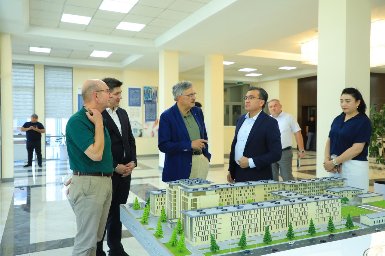 Yangi O‘zbekiston universiteti rektori va prorektori Toshkent arxitektura-qurilish universitetiga tashrif buyurdi