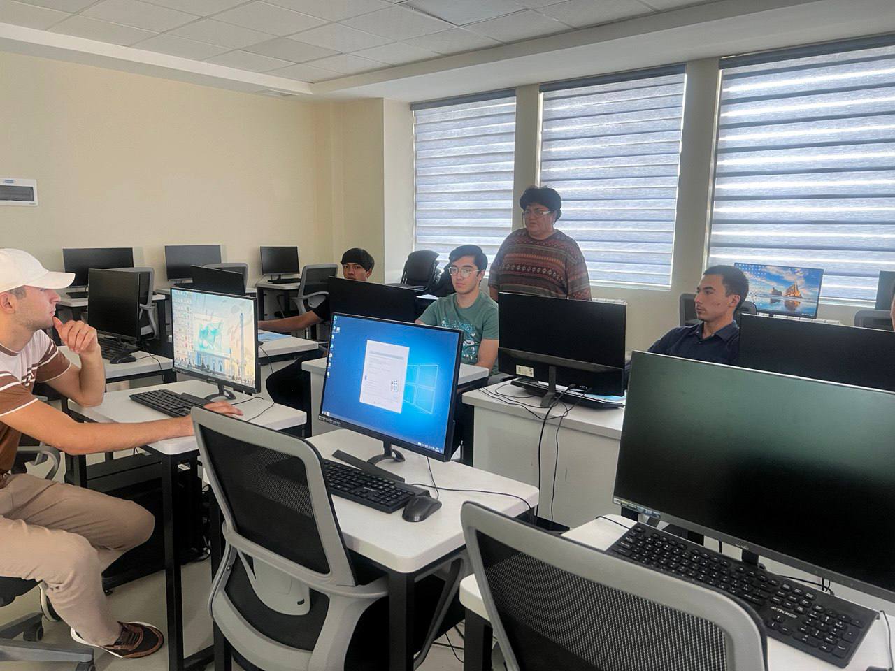 Toshkent arxitektura-qurilish universitetida "Dolzarb 90 kun" loyihasi doirasidagi to'garaklar davom etmoqda