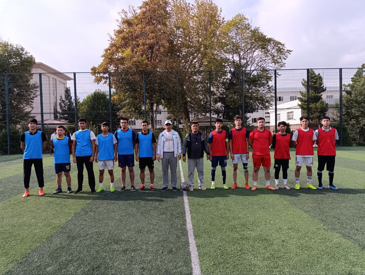 Toshkent arxitektura-qurilish universitetida talaba-yoshlar oʻrtasida futbol musobaqasi bo‘lib o‘tmoqda