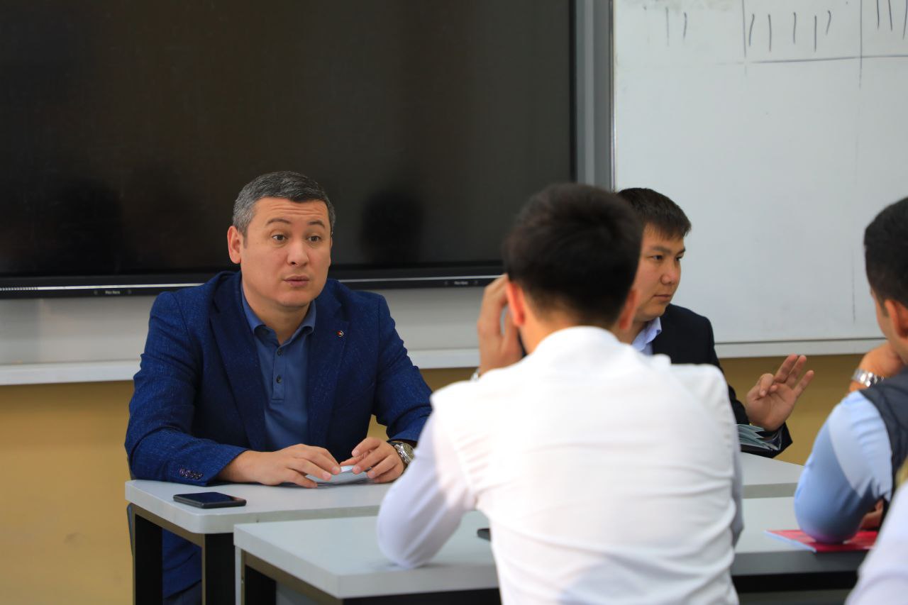 Toshkent arxitektura-qurilish universitetining strategik rivojlantirish bo‘yicha birinchi prorektori A.Abdukarimov Student Union faollari bilan ochiq muloqot shaklidagi davra suhbatini o‘tkazdi