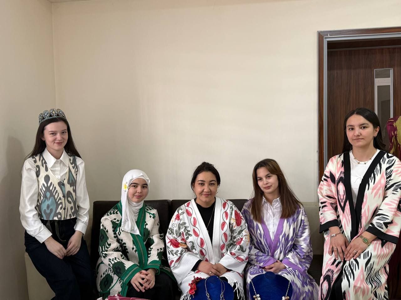 “Tikuvchilik san’ati” to‘garagining navbatdagi mashg‘uloti bo‘lib o‘tdi