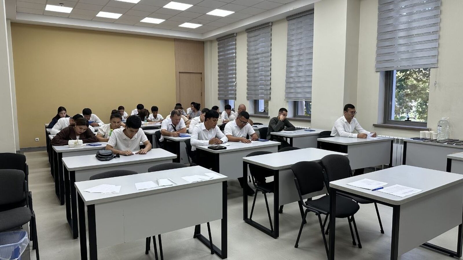 TAQUda tasdiqlangan jadval asosida texnikumni muvofaqqiyatli tamomlagan bitiruvchilarga imtihon(suhbat)lar bo‘lib o‘tmoqda
